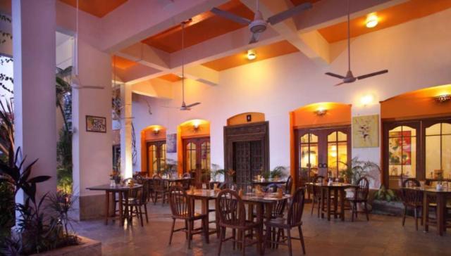 Monterio Hotel Baga Exterior photo